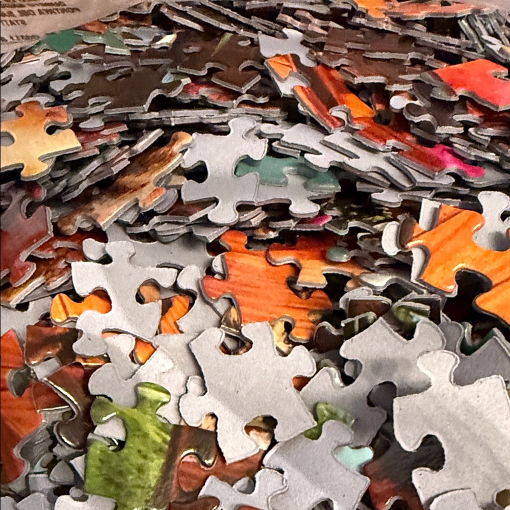 SunsOut Puzzler's Helpers 1000+ piece jigsaw puzzle - Picture 4 of 4